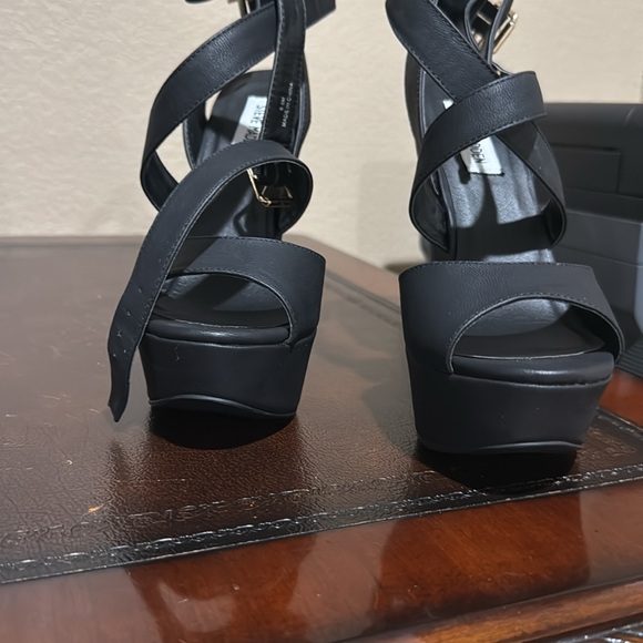 Steve Madden black wedge - Picture 8 of 10
